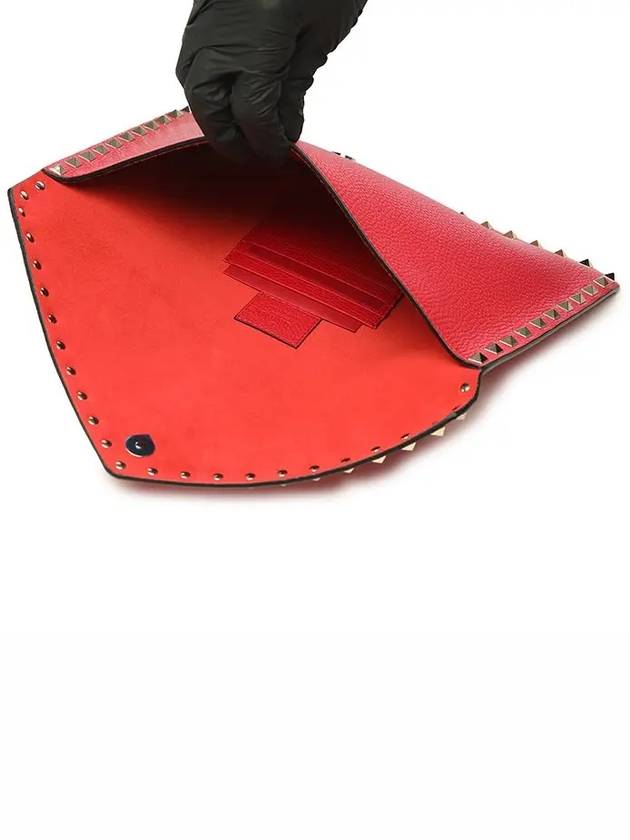 Rockstud Envelope Clutch Bag Red - VALENTINO - BALAAN 8