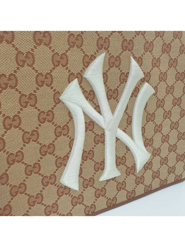 Women s New York Yankees Logo Clutch - GUCCI - BALAAN 20