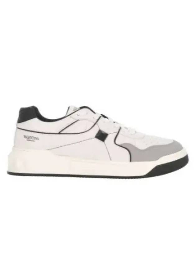 One Stud Leather Low Top Sneakers White - VALENTINO - BALAAN 2