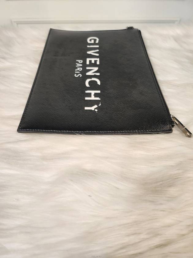 Daol Beomeo Branch Vintage logo clutch bag condition A - GIVENCHY - BALAAN 4