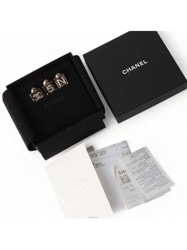 Women Brooches Pins - CHANEL - BALAAN 4