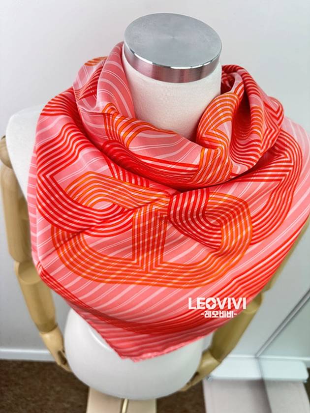 Chandal Circuit Faubourg Chemise 90 Rose Coral Orange Silk Carré Scarf H073718S 42 - HERMES - BALAAN 7