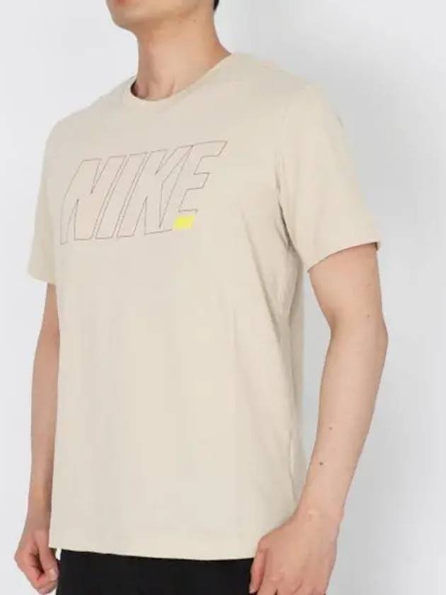 Dri-Fit Graphic Training Short Sleeve T-Shirt Beige - NIKE - BALAAN 2