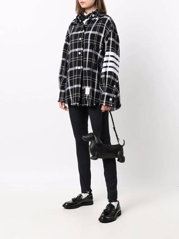 Hector Pebble Baguette Leather Shoulder Bag Black - THOM BROWNE - BALAAN 3