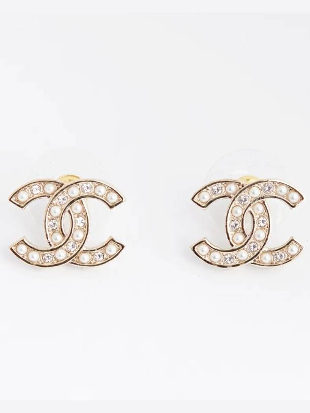 Women's CC Logo Pearl Crystal Stud Earrings Gold - CHANEL - BALAAN 2