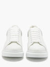 Chunky oversole holographic heel tab over platform sneakers white - ALEXANDER MCQUEEN - BALAAN 2