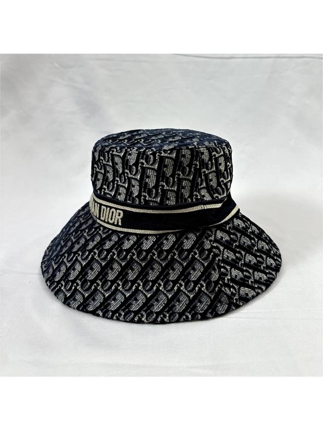 58 Dior Women s Oblique Embroidered Bucket Hat Navy - DIOR - BALAAN 7