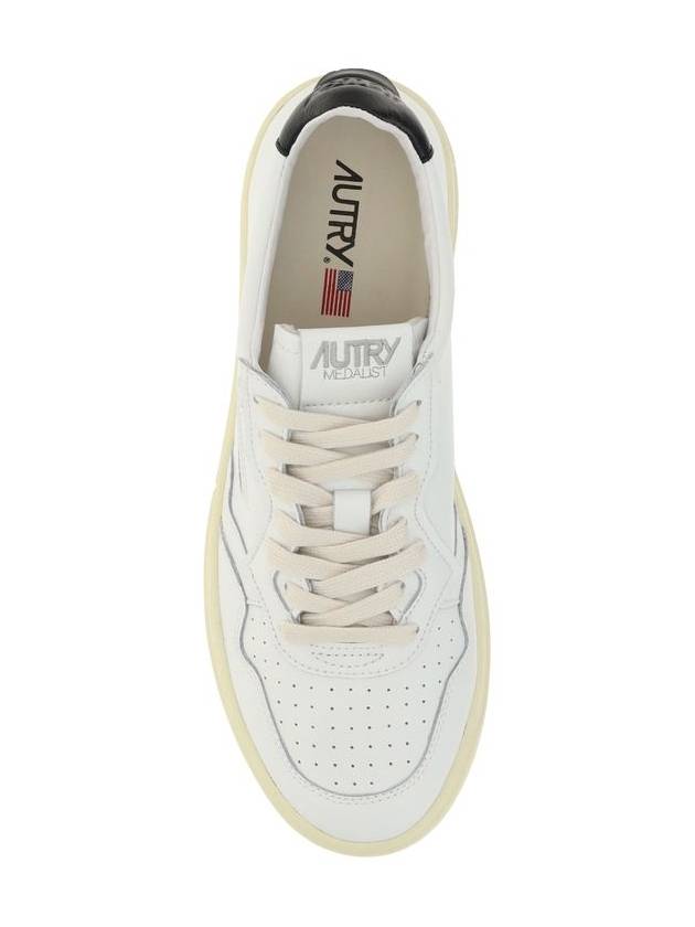 'Medalist Low' White Sneakers With Contrasting Heel Tab In Leather Man - AUTRY - BALAAN 4