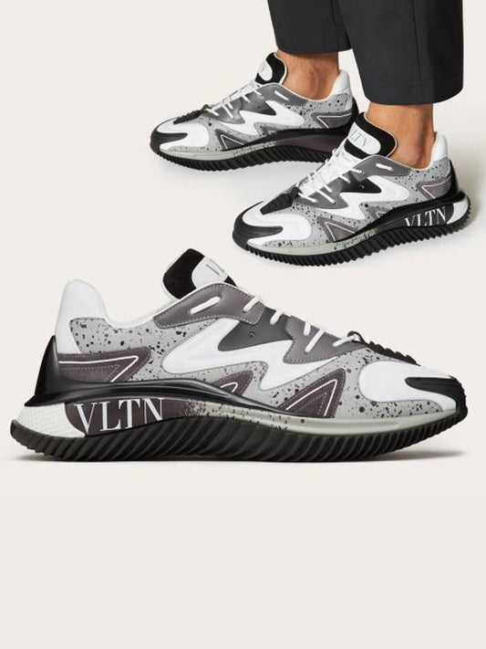 Logo Wade Runner Low-Top Sneakers Black - VALENTINO - BALAAN 2