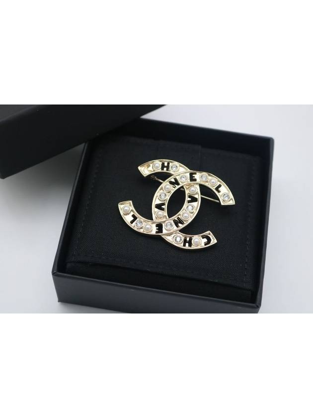 Logo Pearl CC Brooch Pin - CHANEL - BALAAN 4