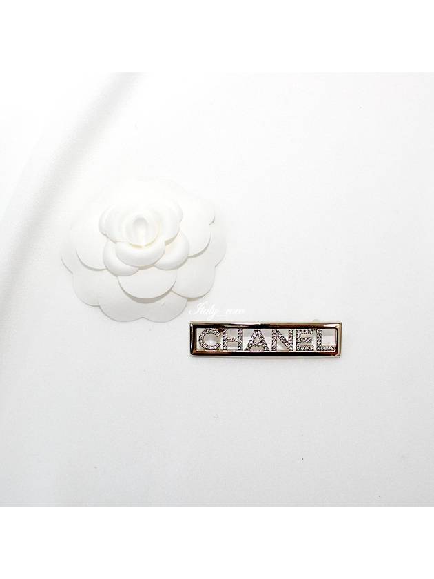 Logo Gold Metal Crystal Brooch ABA750 B10946 NN970 - CHANEL - BALAAN 2