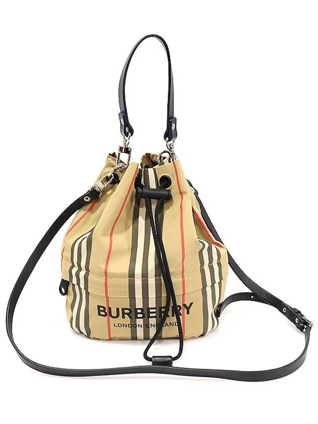 80267371 Icon Stripe ECONYL Drawstring Pouch Phoebe - BURBERRY - BALAAN 3