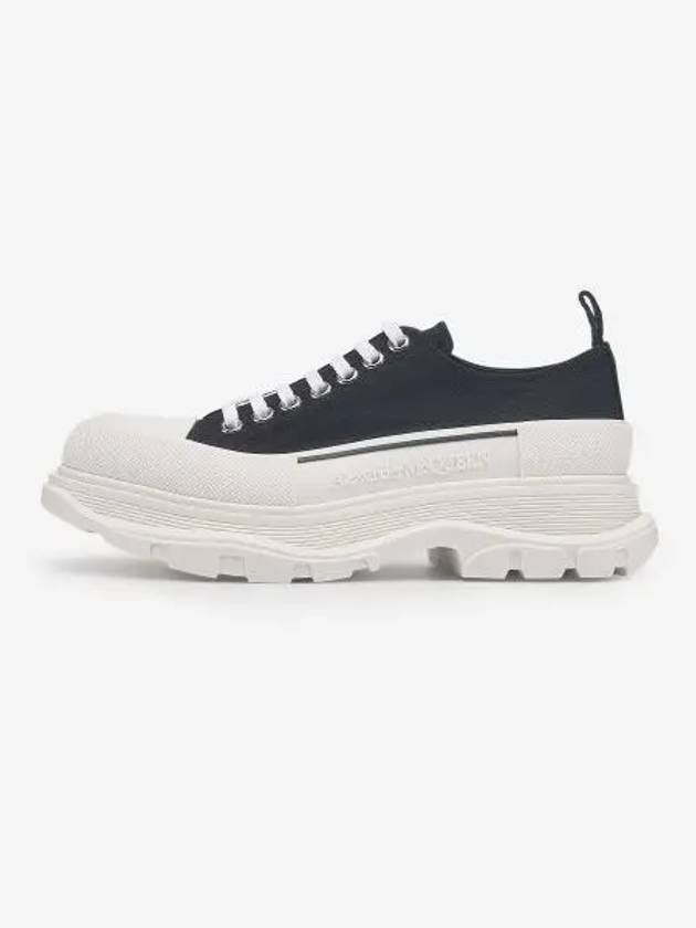 Tread Slick Platform Low Top Sneakers Black White - ALEXANDER MCQUEEN - BALAAN 2