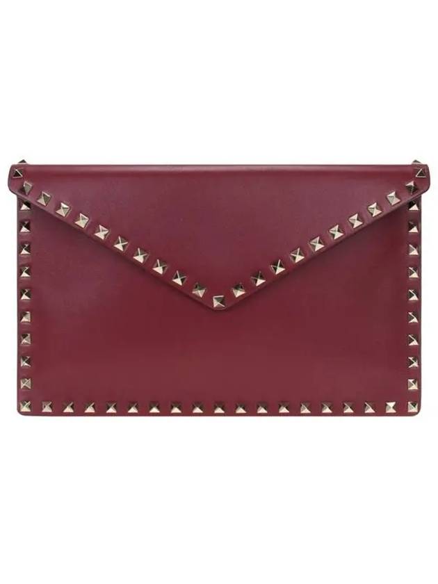 Rockstud Envelope Clutch Bag Cerise - VALENTINO - BALAAN 2