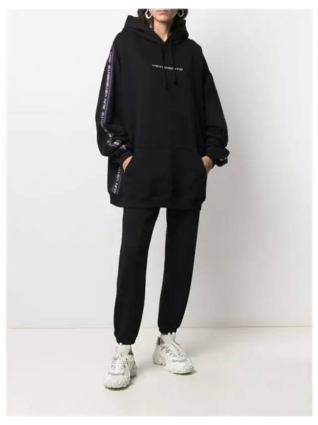 Side Logo Tape Overfit Hoodie Black - VETEMENTS - BALAAN 3