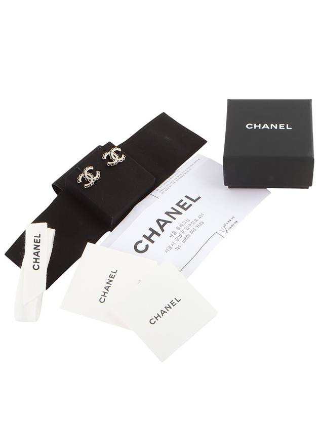 ABE184 CC logo white resin earring earrings 24 years invoice 33506 - CHANEL - BALAAN 6