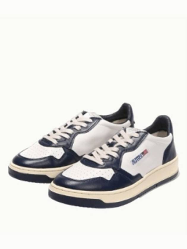 Medalist Navy Tab Low Top Sneakers White Navy - AUTRY - BALAAN 2