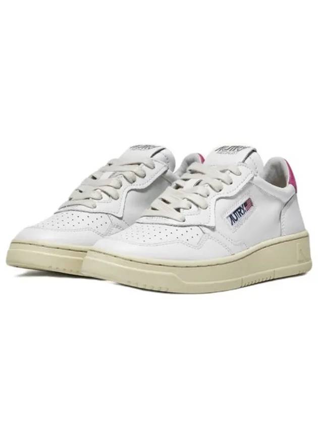 Women's Medalist Leather Low Top Sneakers White Pink Tab - AUTRY - BALAAN 3