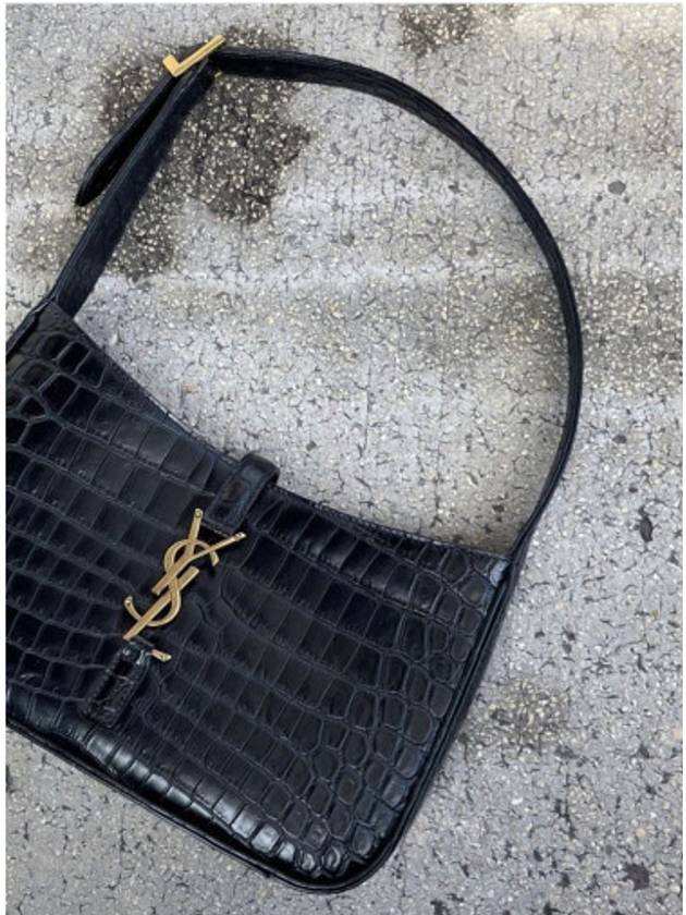 Bronze Monogram Le 5 A 7 Hobo Bag in Crocodile Embossed Shiny Leather Black - SAINT LAURENT - BALAAN 4