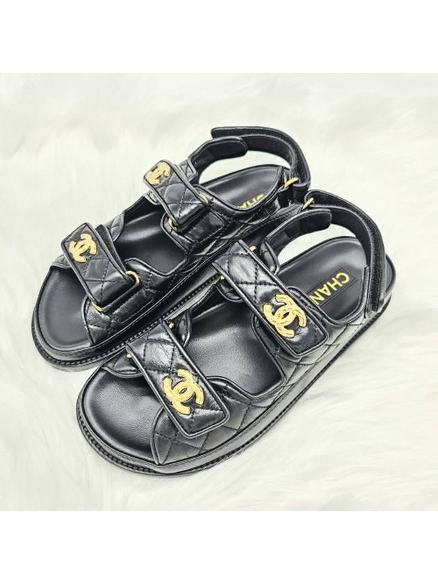 Logo Crumpled Shiny Lambskin Sandals Black - CHANEL - BALAAN 2