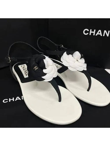 Camellia Flip Flop Sandals White Black G39057 X56511 K4296 - CHANEL - BALAAN 1