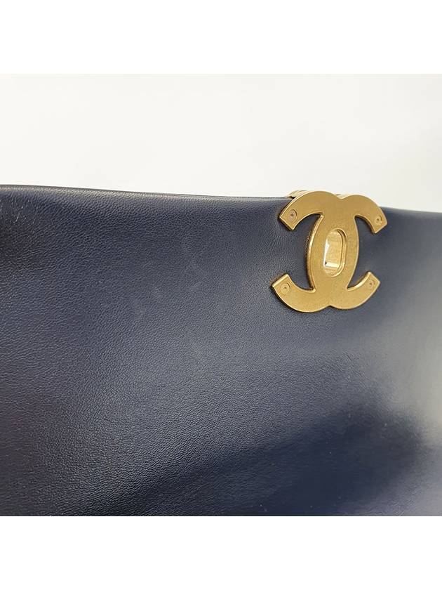 Women s Lambskin 19 Flap Bag Large 30 4199 - CHANEL - BALAAN 16