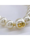 V Logo Signature Metal Resin Pearl Bracelet Gold - VALENTINO - BALAAN 5