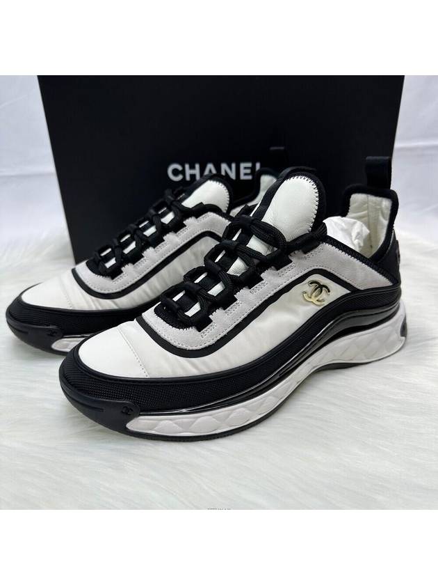 CC Logo Mixed Fiber Low Top Sneakers Black White - CHANEL - BALAAN 2