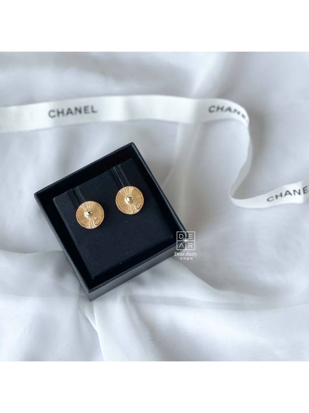 CC logo gold tone button type circle crystal earrings AB8801 - CHANEL - BALAAN 2