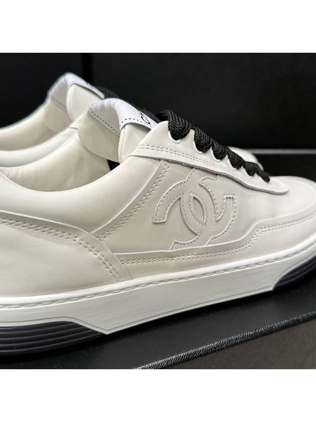 Women's Sneakers Calfskin Leather White CC Logo - CHANEL - BALAAN 4