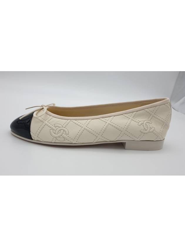 Lambskin Patent Calfskin Ballerina Flats Ivory Black - CHANEL - BALAAN 2