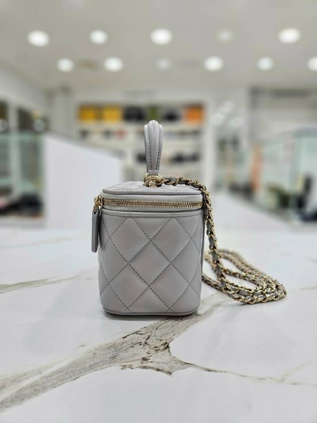 Vanity Lambskin Small Top Handle Cross Bag AP2199 - CHANEL - BALAAN 4