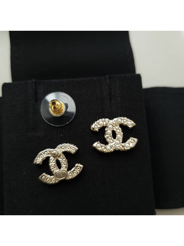 Pearl CC logo gold metal earrings - CHANEL - BALAAN 3