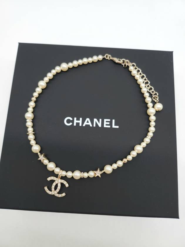 Women's CC Logo Star Crystal Pearl Necklace White - CHANEL - BALAAN 4