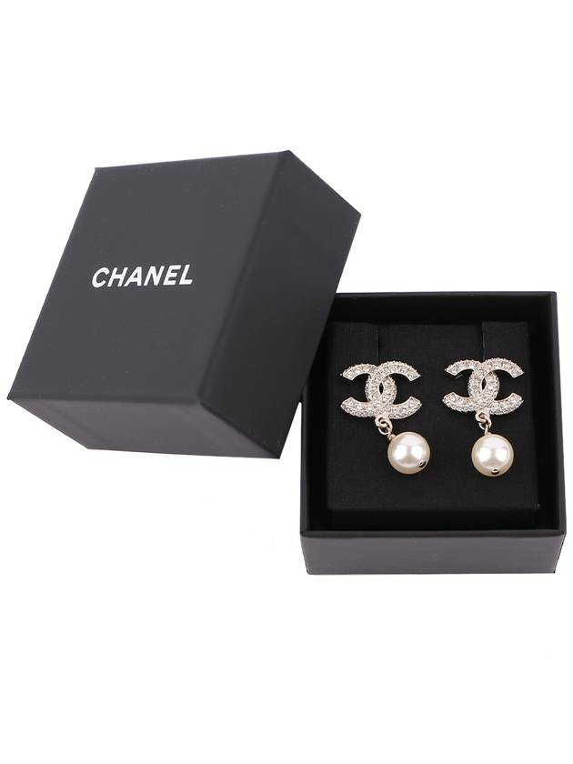 CC Metal Logo Pearl Earrings Gold - CHANEL - BALAAN 3