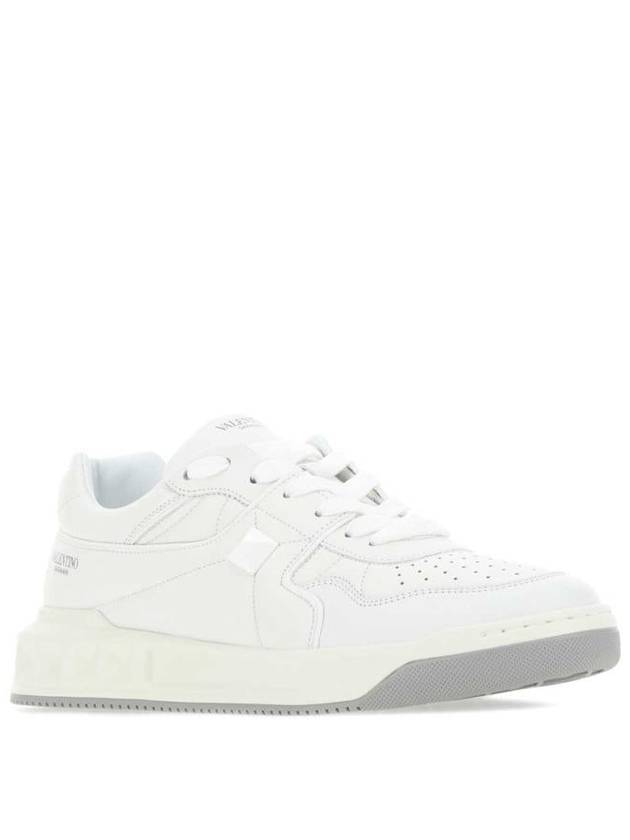 Men's One-Studded Leather Low-Top Sneakers White - VALENTINO - BALAAN 3