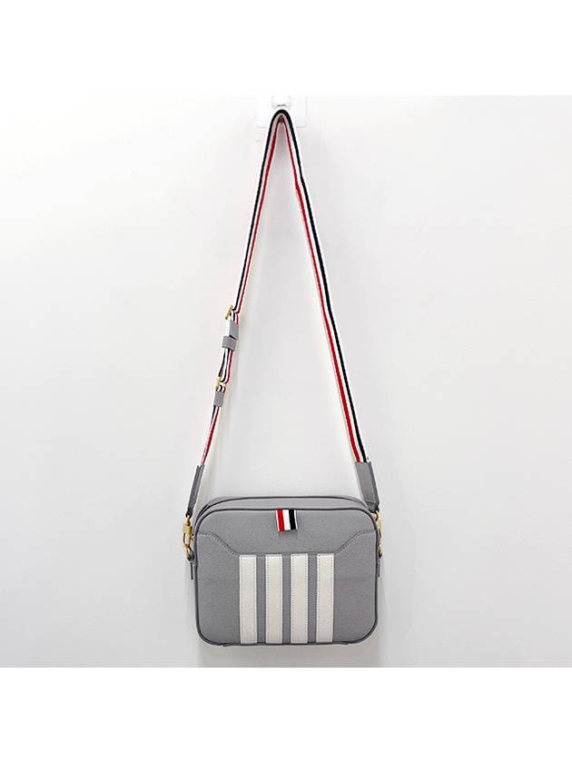 Pebble Grain Diagonal Cross Bag Light Grey - THOM BROWNE - BALAAN 11