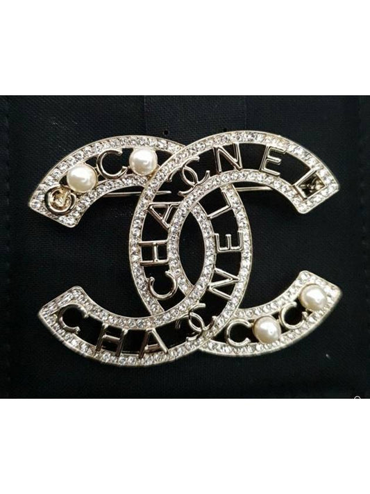 Logo chain gold CC logo pearl crystal metal brooch AB4879 - CHANEL - BALAAN 2