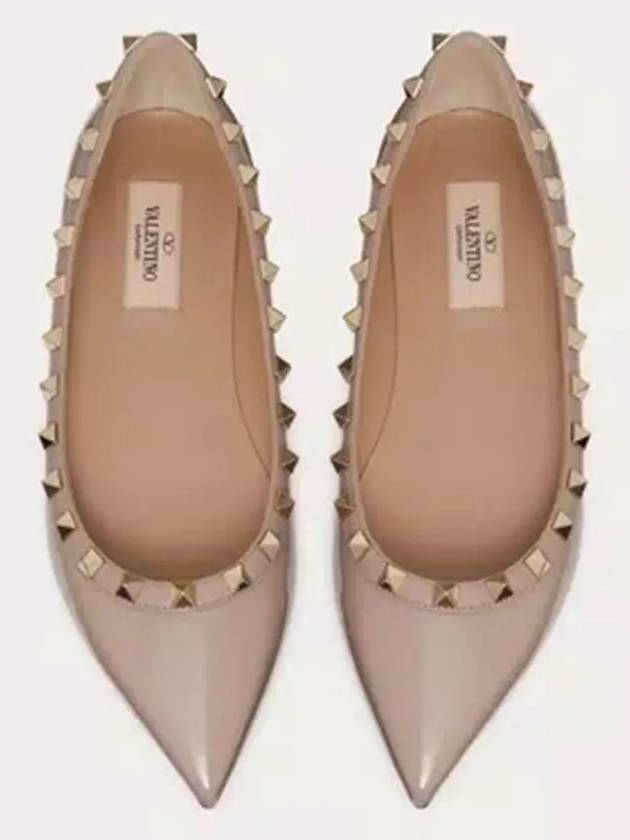 Patent Leather Rockstud Ballerina Beige - VALENTINO - BALAAN 2