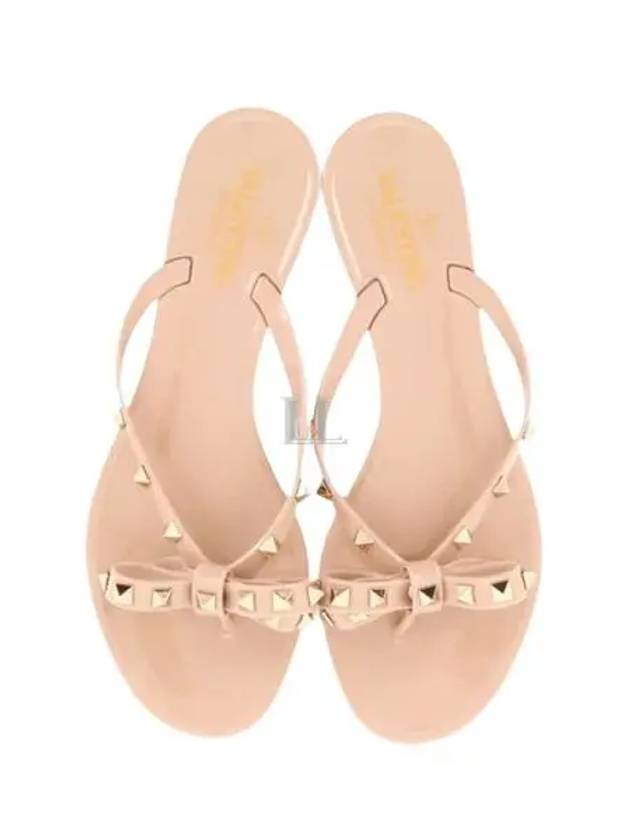 Rockstud Rubber Thong Slippers Beige - VALENTINO - BALAAN 2