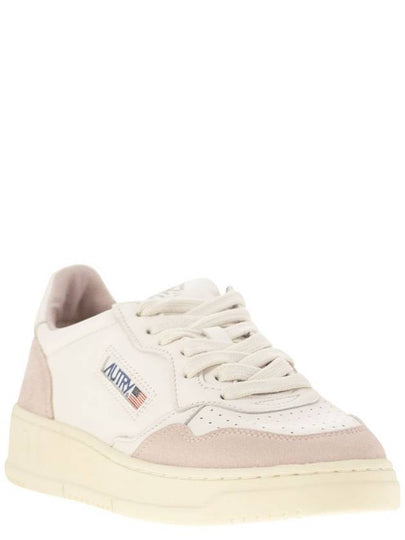 MEDALIST LOW - White leather and suede sneakers in powder - AUTRY - BALAAN 2