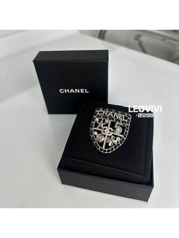 CC Lettering Logo Shield Stars 5 Camellia Clover Pearl Cubic Leather Chain Metal Brooch AB4702 - CHANEL - BALAAN 1