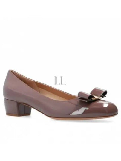 Vara Bow Patent Pumps Grey - SALVATORE FERRAGAMO - BALAAN 2