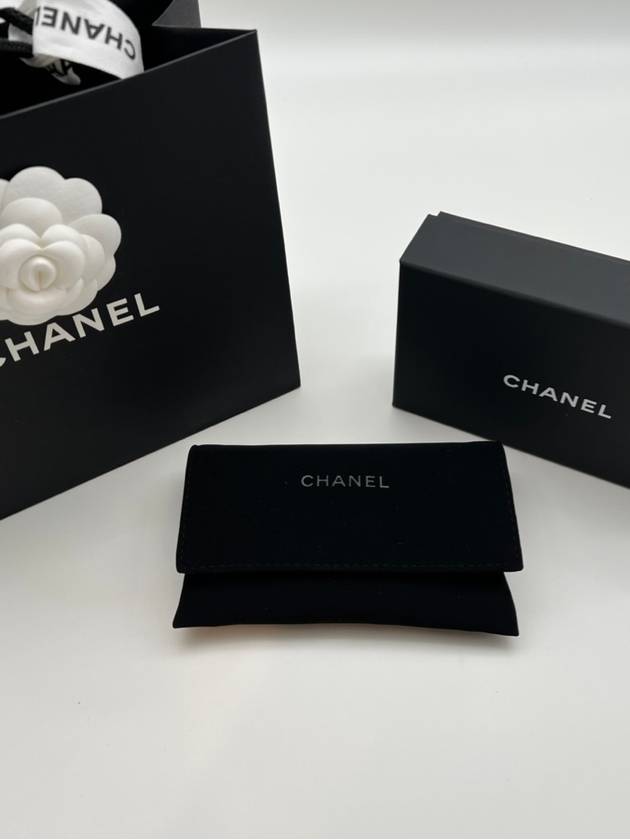 Classic Card Holder Grained Calfskin Silver Black - CHANEL - BALAAN 4