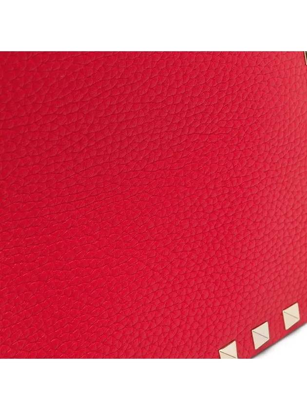 Rockstud Pebble Leather Clutch Bag Red - VALENTINO - BALAAN.