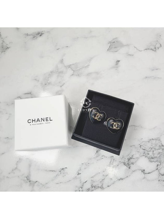 Cambon Package Heart CC Logo Bold Leather Lambskin Earrings Earrings Black Gold AB9479 - CHANEL - BALAAN 2