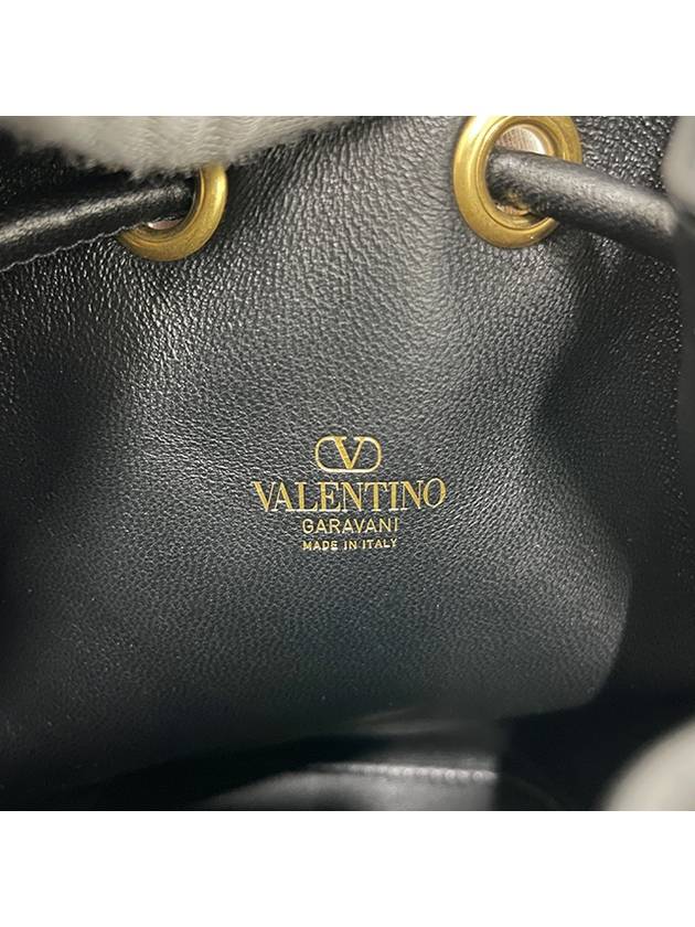 V Logo Bucket Bag Black - VALENTINO - BALAAN 11