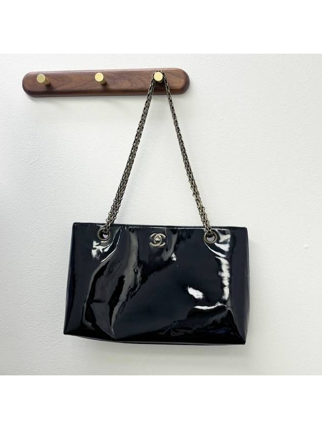 Black enamel 6th Division CC logo vintage chain square shoulder bag tote 4VCHB20521 - CHANEL - BALAAN 1