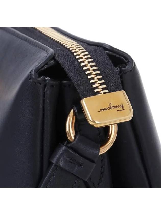 Trapezio Cross Bag Black - SALVATORE FERRAGAMO - BALAAN 7