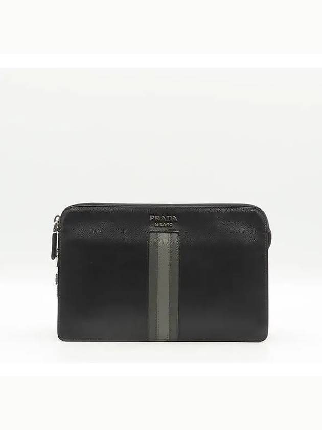 2VF056 SAFFIANO TRAVEL NERO black gray three stripes detail metal logo clutch - PRADA - BALAAN 2